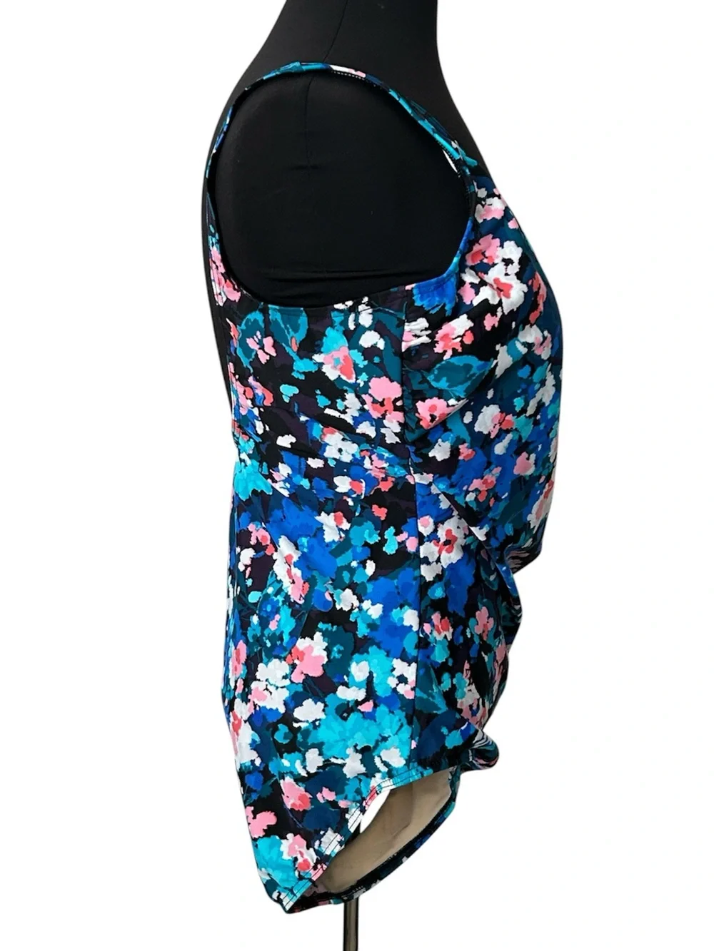 Miraclesuit Floral V-Neck One-Piece Swimsuit. New with tags. Size 18